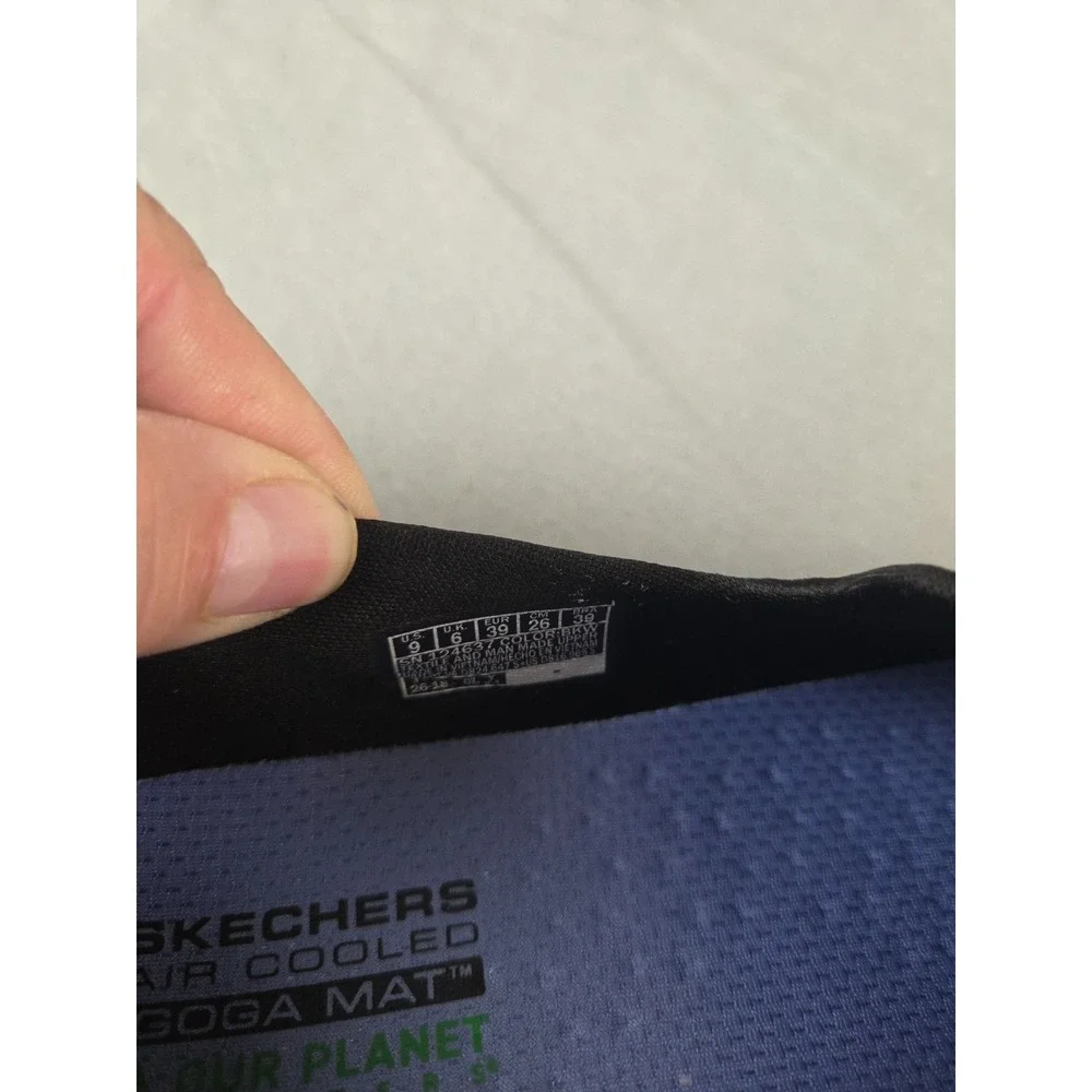 Skechers go walk